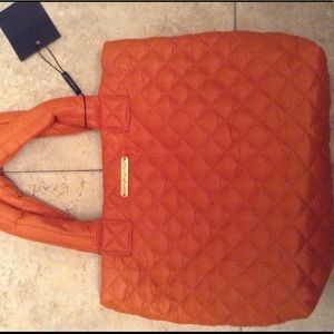 Quilted tote bag Do Everything In Love tag